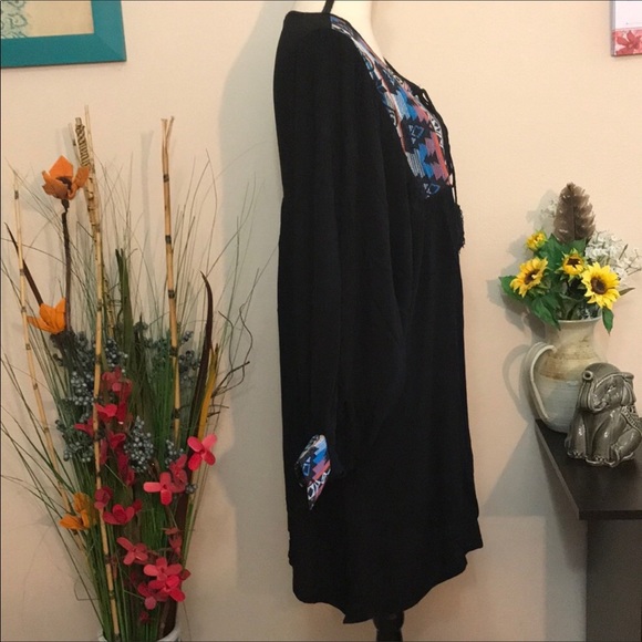 Velzera Embroidered Tunic - Picture 5 of 8